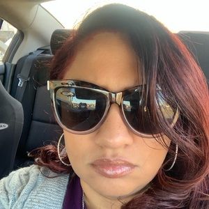 Meet your Posher, Simone